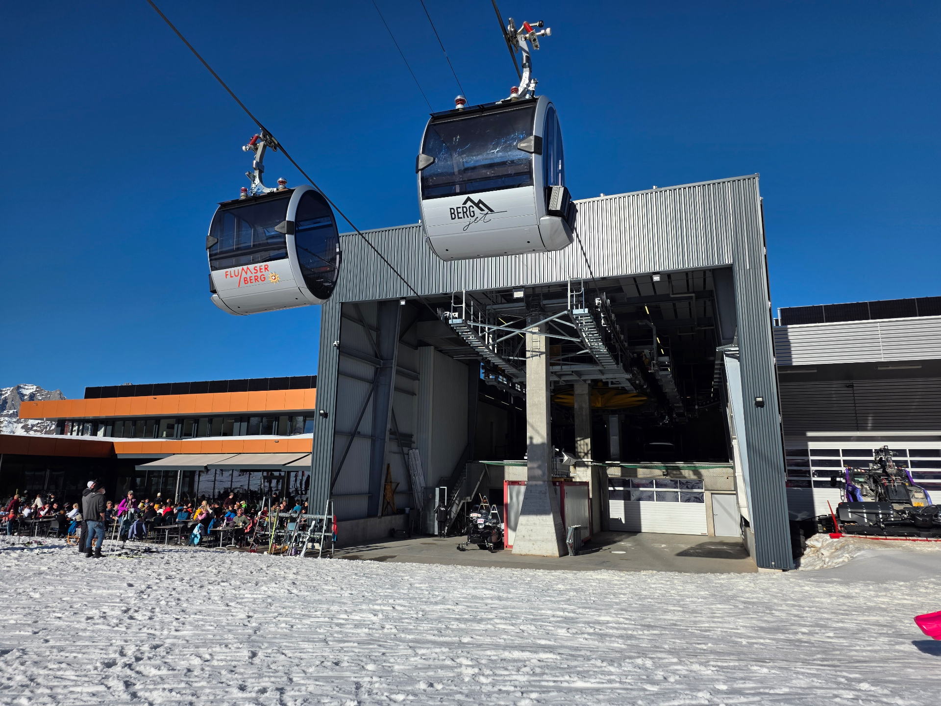 Bergjet gondel van Flumserberg bij het bergstation
